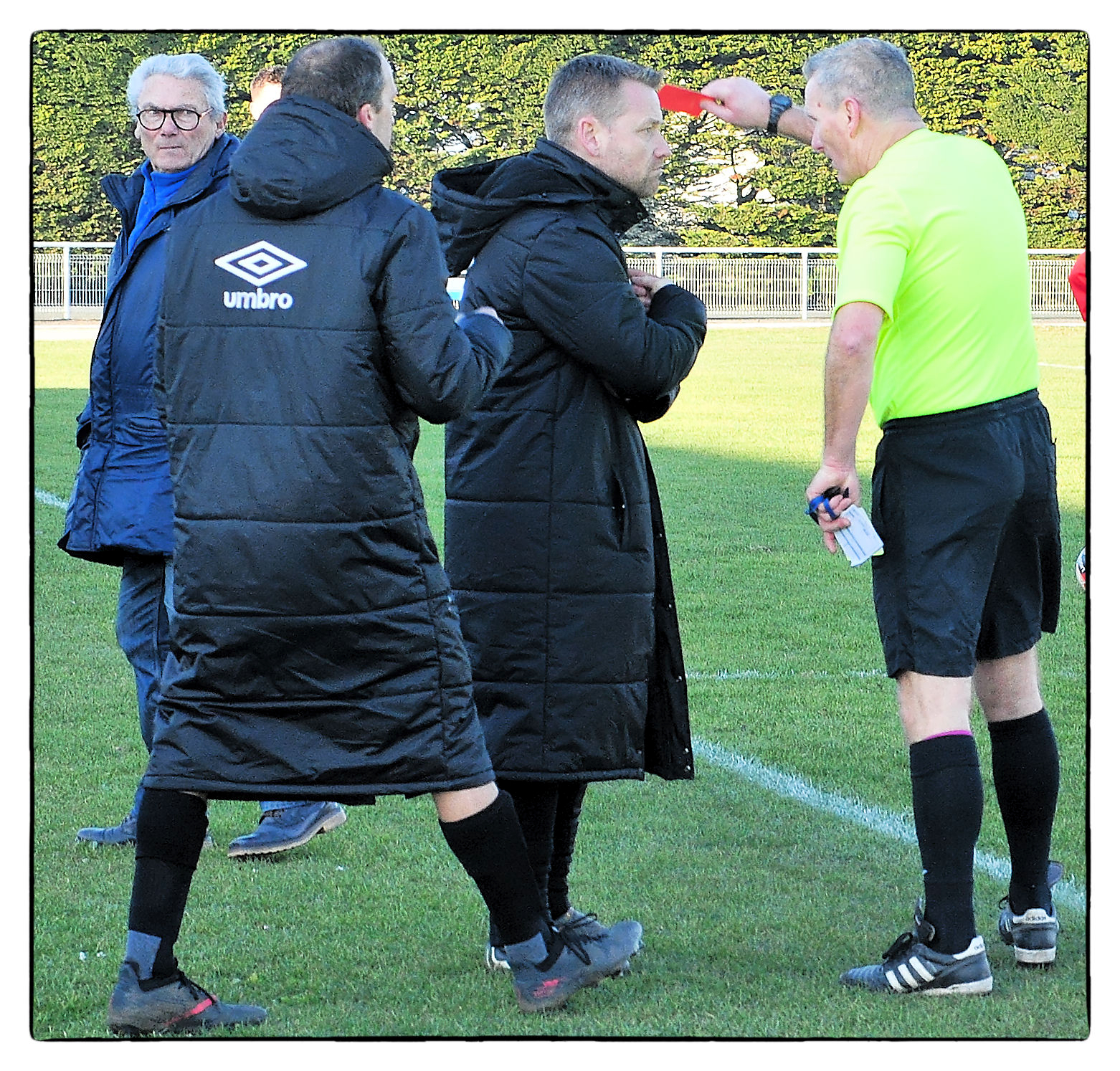 L'arbitre voir rouge...