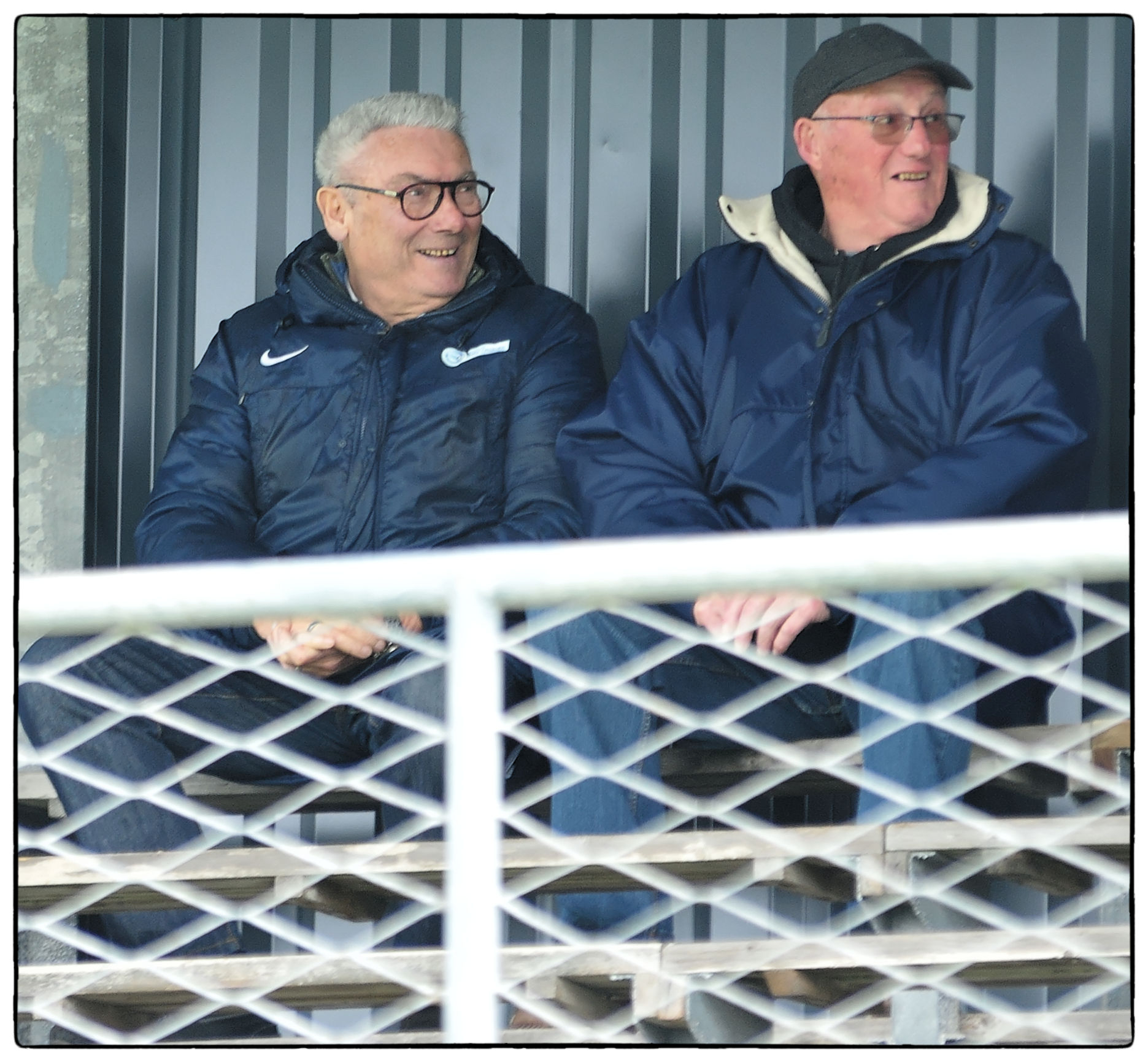 Jean-Pierre et Gui.... se marrent,  ça sent la victoire "à plein nez"..
