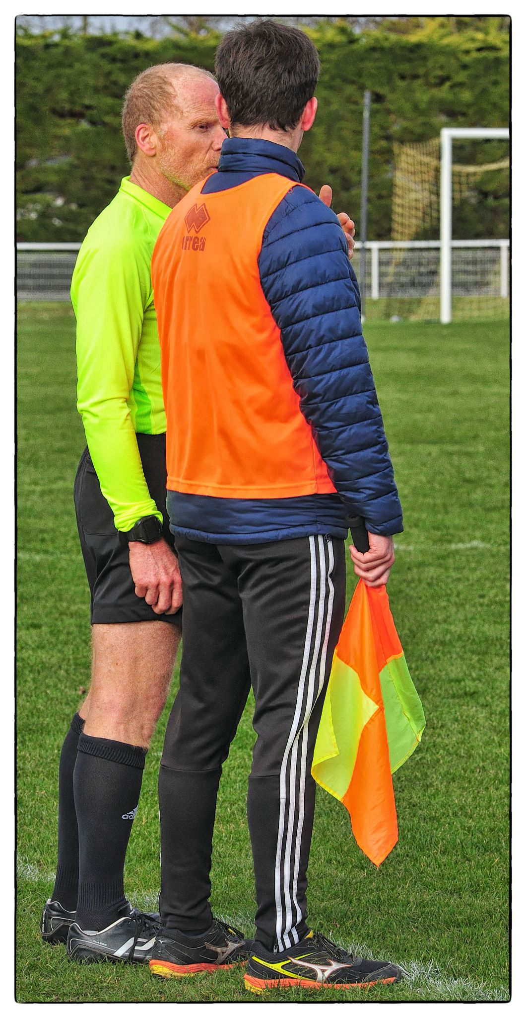 Remontage de bretelles par l'arbitre.... Bastien n'en demandait pas tant !