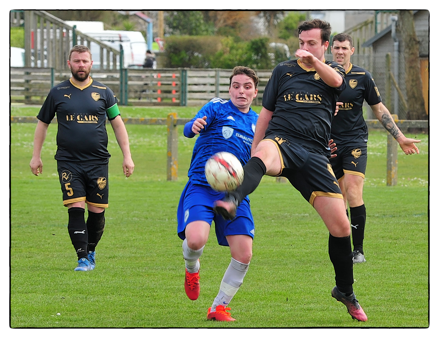 Kev BOLZER sous les regards de Mick ODANT et Nico GONIDEC