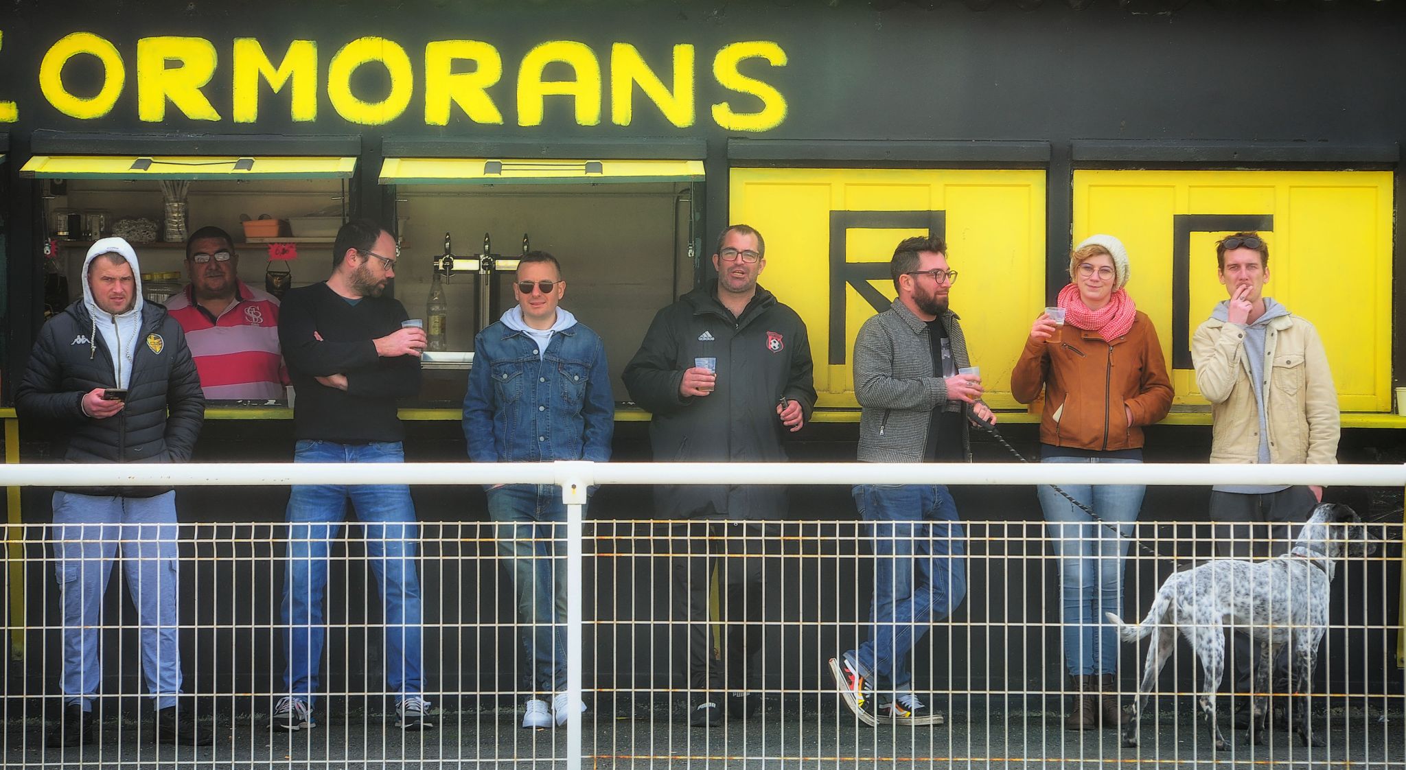 les supporters au coude à coude  !