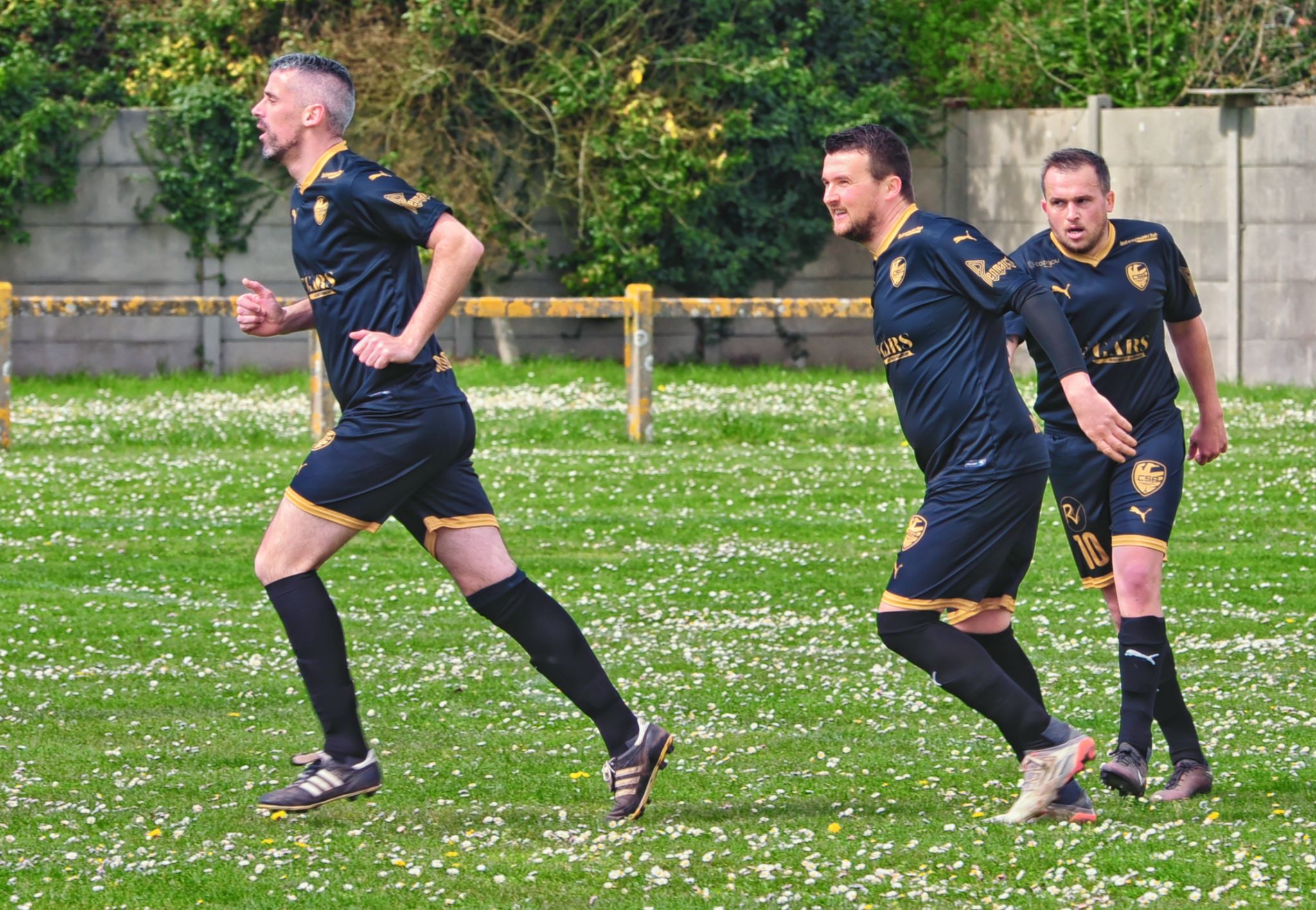 Passe décisive de Kev LE CORRE,pour Olivier CALVEZ qui vient de marquer, félicité par Jérem JADE