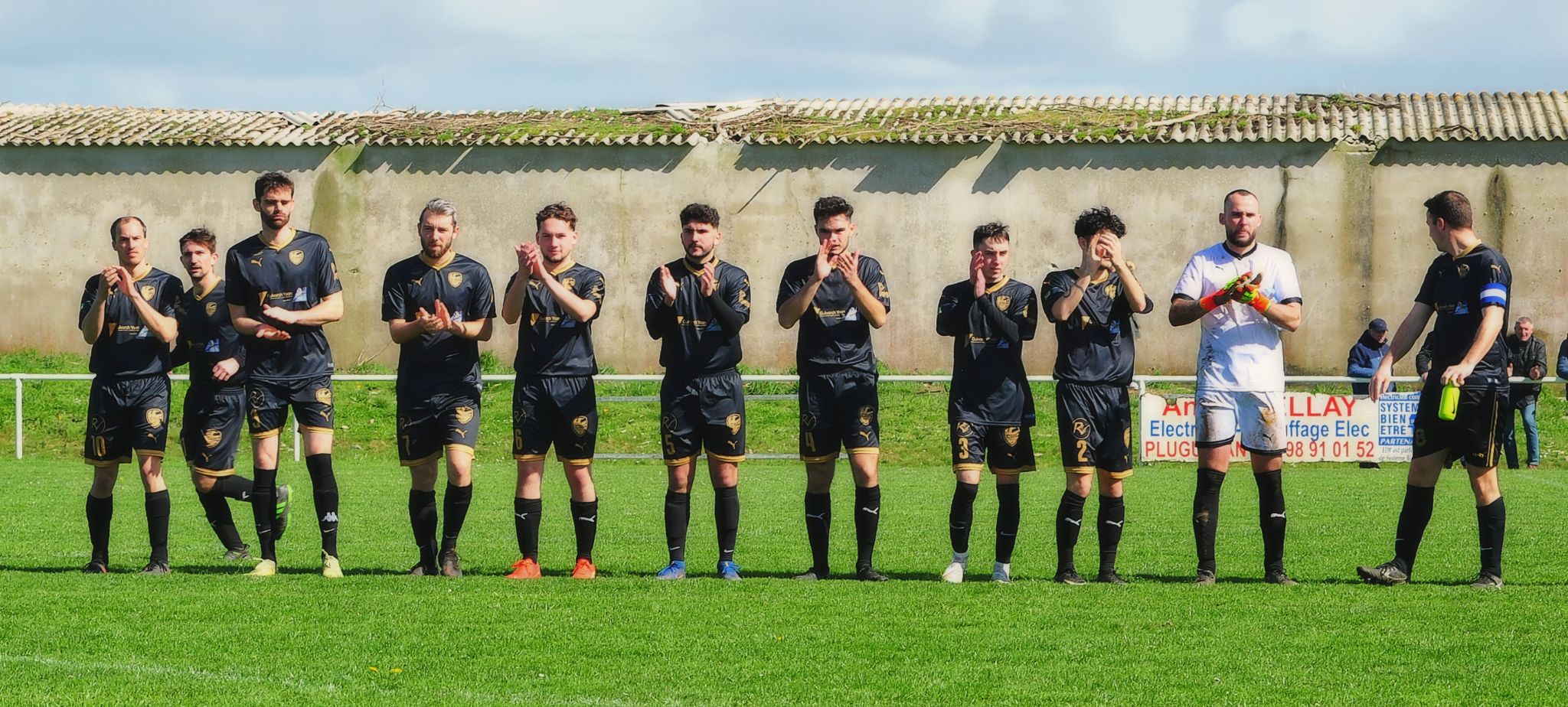 Les artistes saluent le public