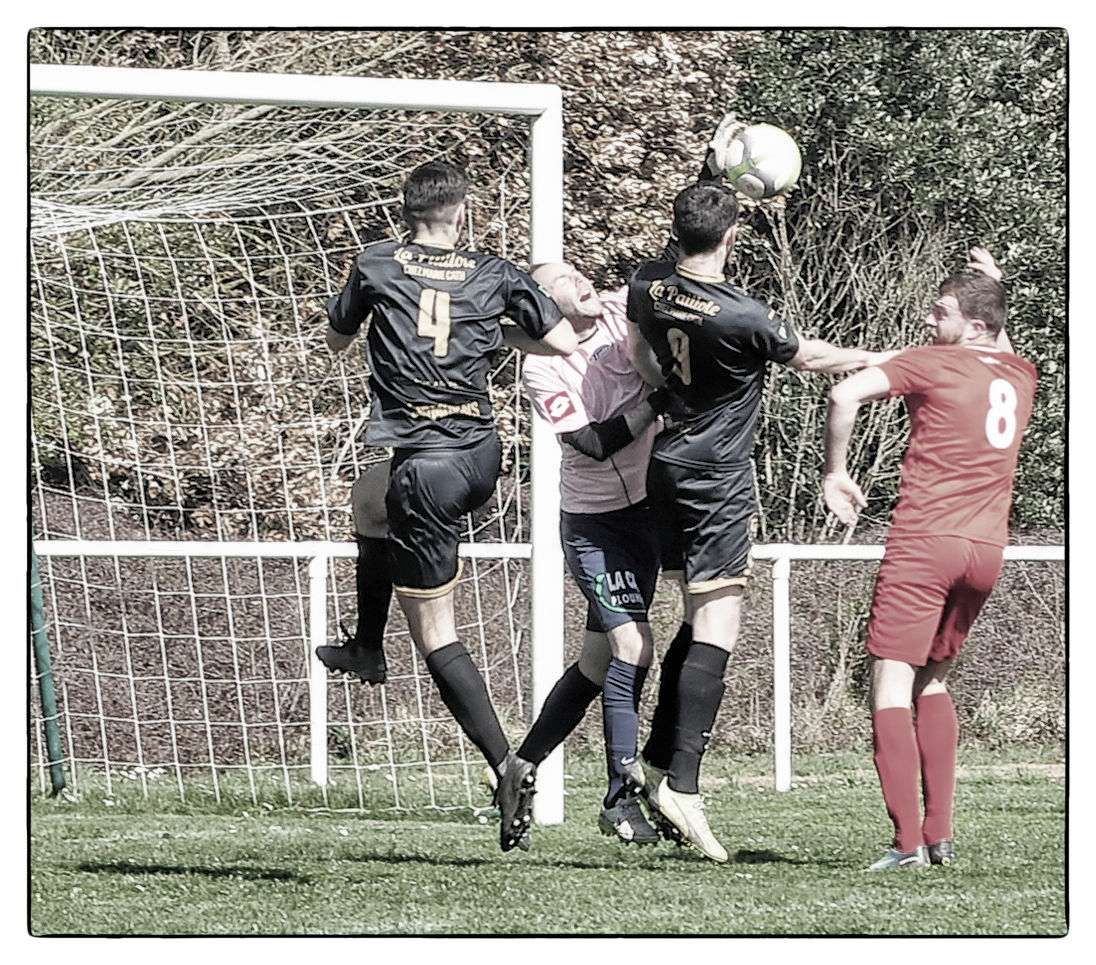 Jordan TALBOT et Logan FREYDIEU "testent" le gardien adverse