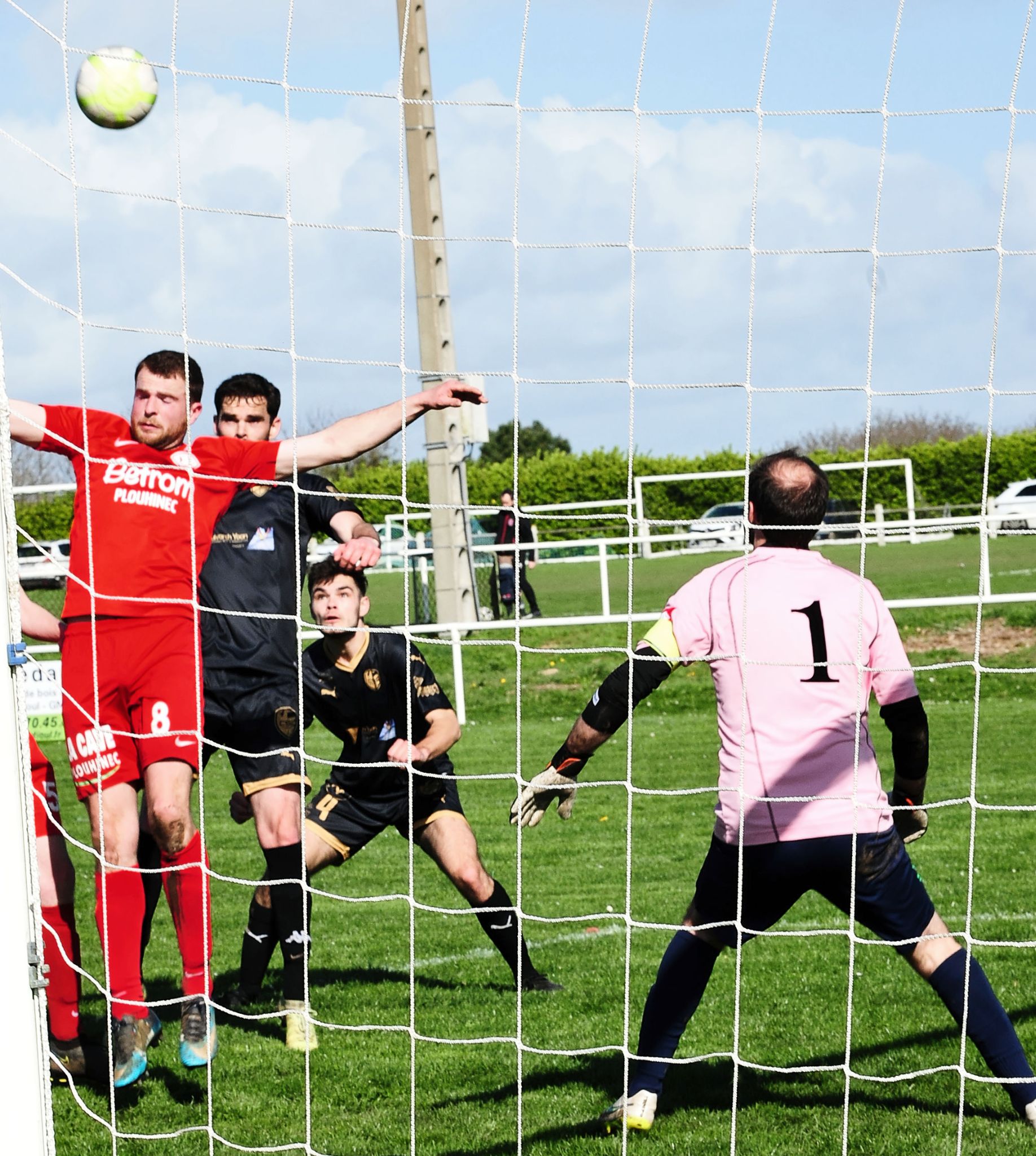 En couverture derrière Jordan TALBOT, Logan FREYDIEU attend son heure, ce ne sera pas pour aujourd'hui ...