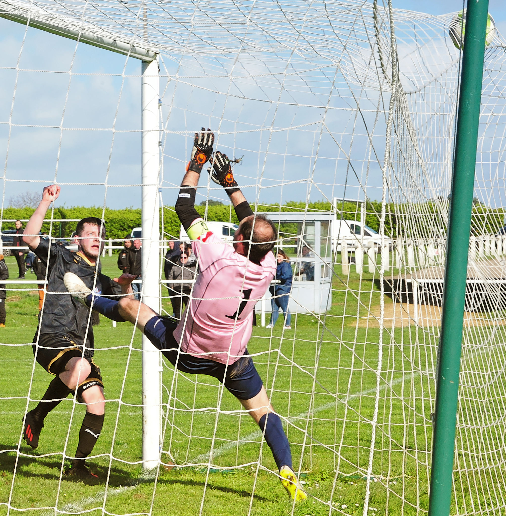 Malo LEMAIRE expédie le cuir au fond des filets