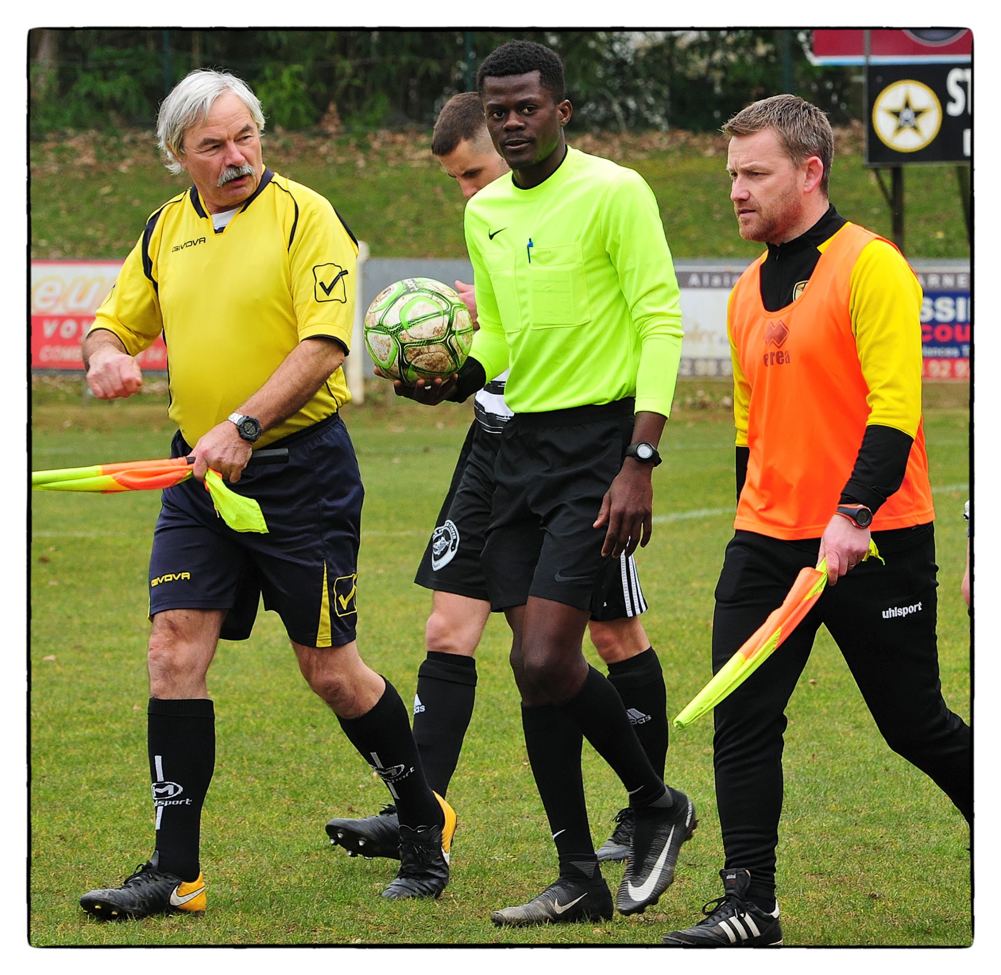 Entrée en piste pour les artistes du sifflet