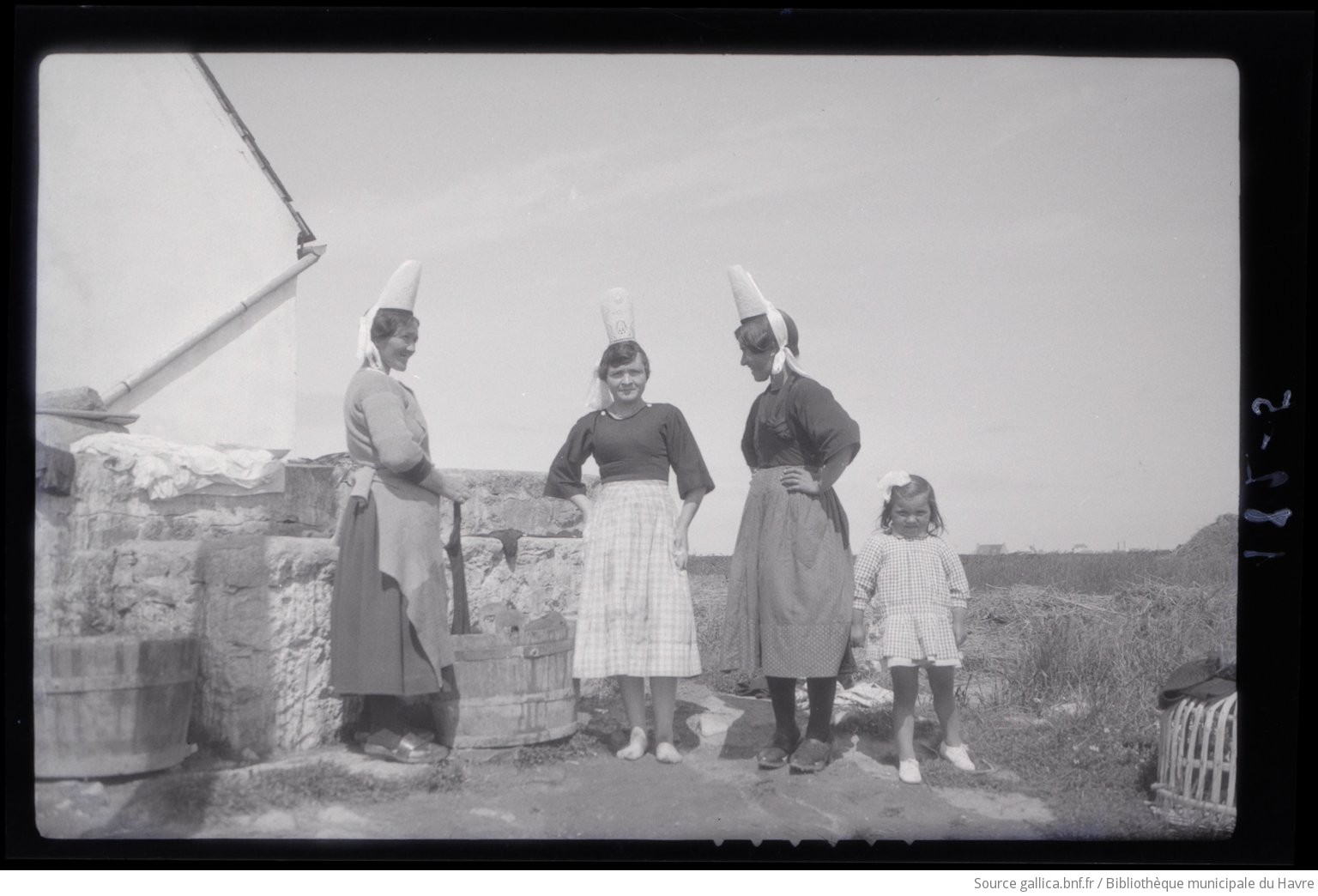 Corvée de lessive à la ferme, Penmarc'h (1931)